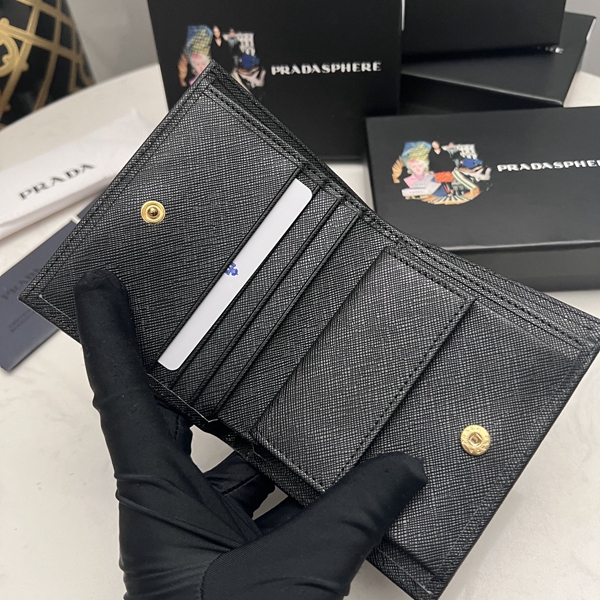 プラダ財布コピー内部構造